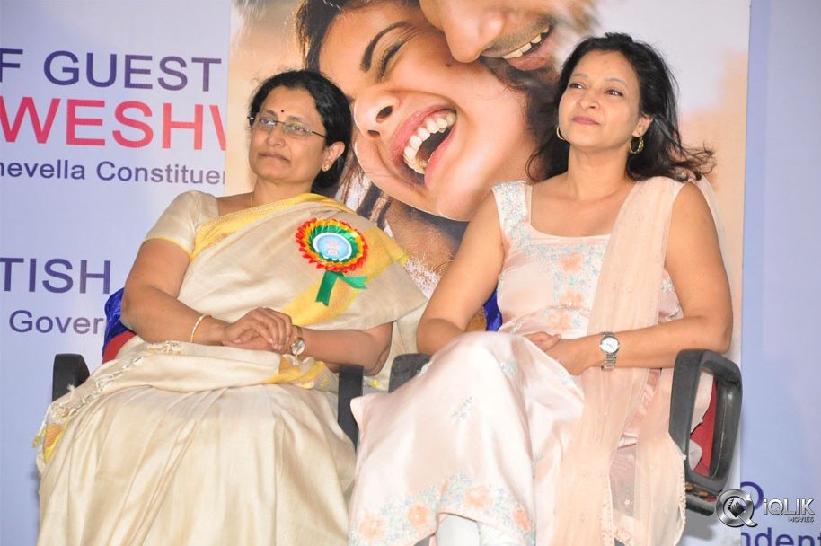 Manasuku-Nachindi-Movie-Team-At-Kasturba-Gandhi-College